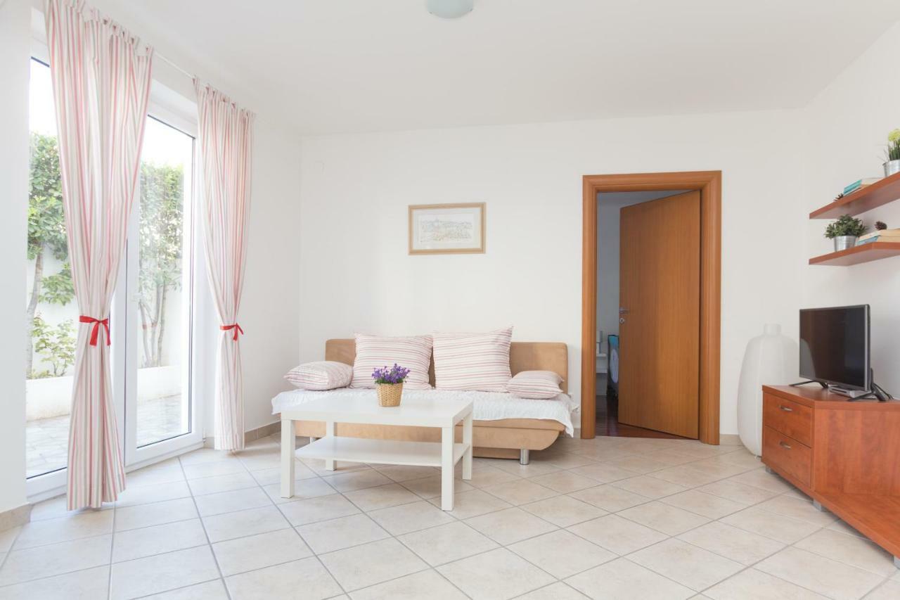 Alpeza Apartments Bol Chambre photo